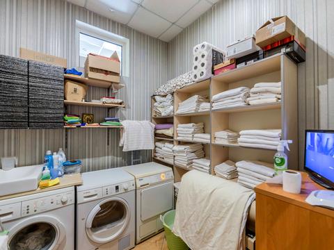 комерційна за адресою Саксаганського вул., 147/5