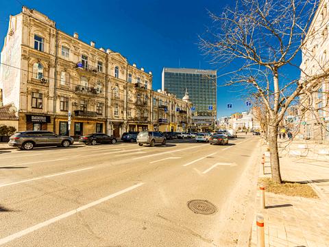 комерційна за адресою Саксаганського вул., 147/5