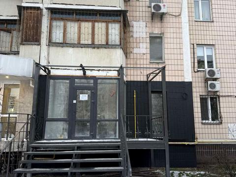 комерційна за адресою Драгоманова вул., 20