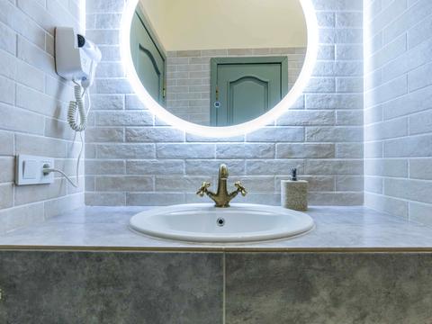 комерційна за адресою Саксаганського вул., 147/5