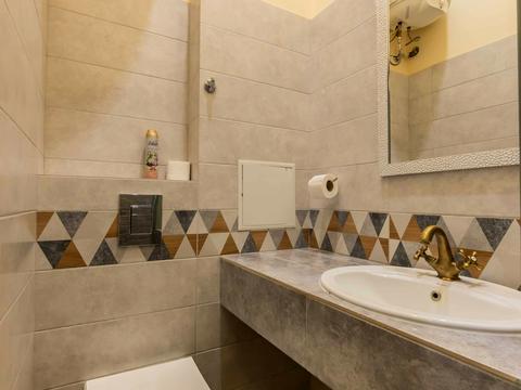 комерційна за адресою Саксаганського вул., 147/5