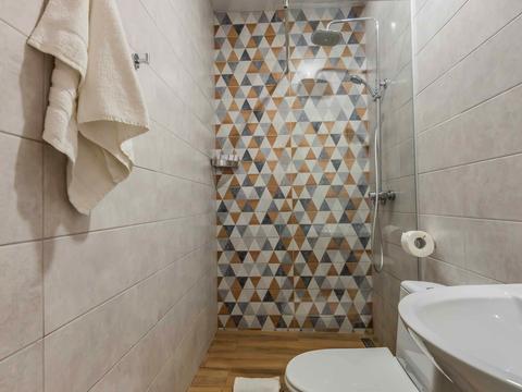 комерційна за адресою Саксаганського вул., 147/5