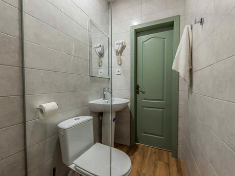 комерційна за адресою Саксаганського вул., 147/5