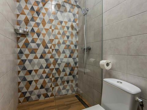 комерційна за адресою Саксаганського вул., 147/5