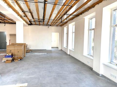 комерційна за адресою Княгиницького вул., 1