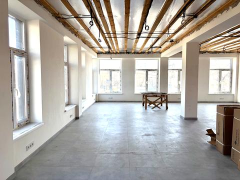 комерційна за адресою Княгиницького вул., 1