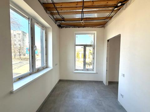 комерційна за адресою Княгиницького вул., 1