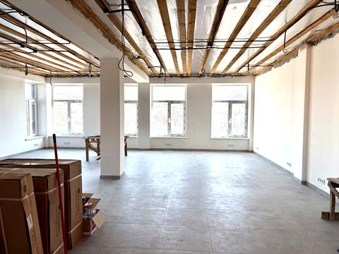 комерційна за адресою Княгиницького вул., 1