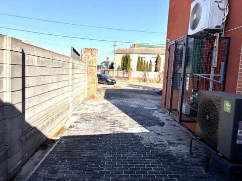 комерційна за адресою Княгиницького вул., 1