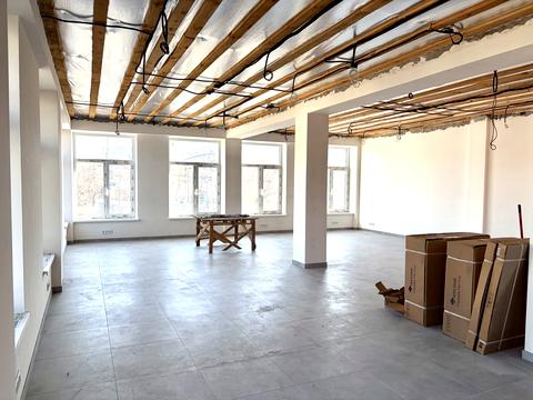 комерційна за адресою Княгиницького вул., 1