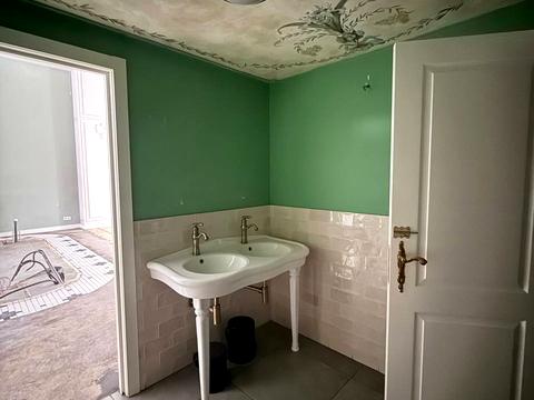 комерційна за адресою Сергія Єфремова вул. (Ворошилова), 22