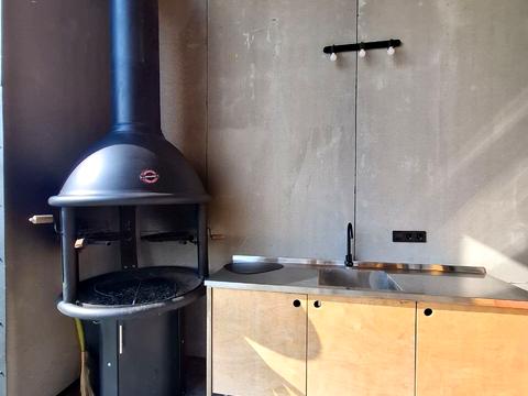 будинок за адресою Володимира Івасюка вул.