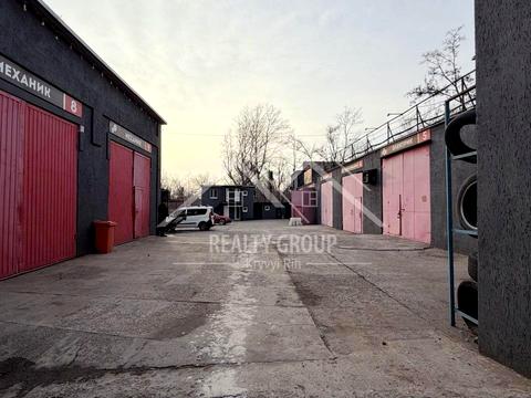 комерційна за адресою Металургів просп., 2