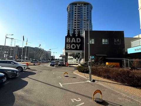 паркомісце за адресою Дніпровська набережна вул., 14