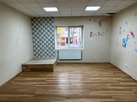 комерційна за адресою Василя Стуса вул., 37А