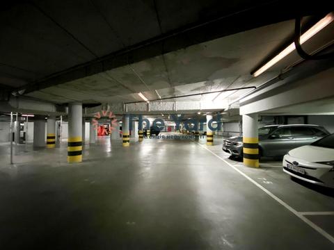 паркомісце за адресою Андрія Верхогляда вул. (Михайла Драгомирова), 7-9