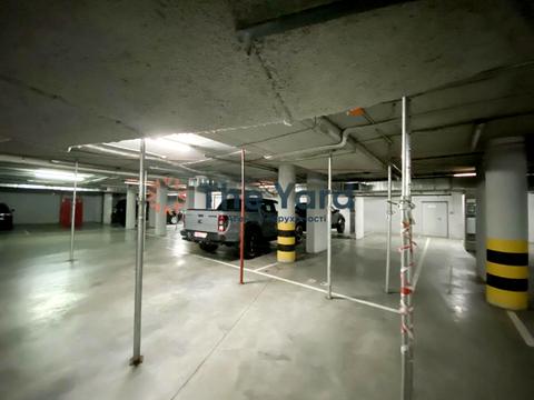 паркомісце за адресою Андрія Верхогляда вул. (Михайла Драгомирова), 7-9