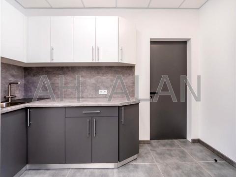 комерційна за адресою Верхній Вал вул., 72