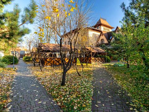 комерційна за адресою Берестейське шосе (Брест-Литовське), 8-А