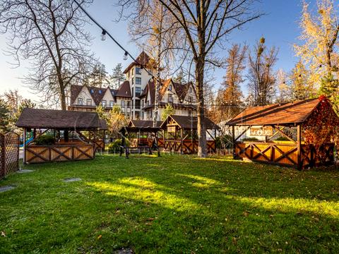 комерційна за адресою Берестейське шосе (Брест-Литовське), 8-А