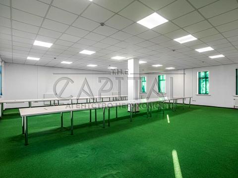 комерційна за адресою Берестейське шосе (Брест-Литовське), 8-А