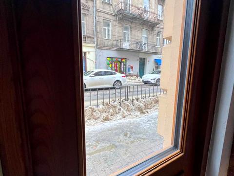 комерційна за адресою Гетьмана Петра Дорошенка вул. (Жовтнева), 37