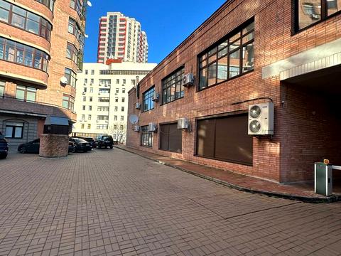 комерційна за адресою Євгена Коновальця вул. (Щорса), 36-Б