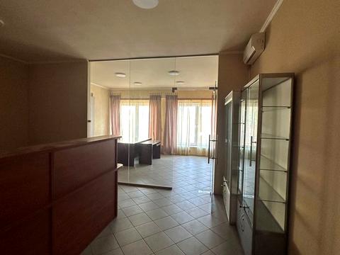 комерційна за адресою Євгена Коновальця вул. (Щорса), 36-Б