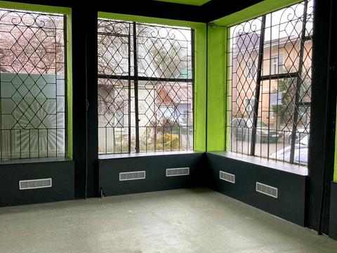 комерційна за адресою Волонтерська, 8