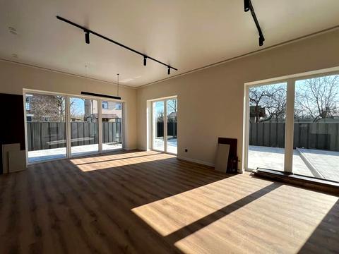 будинок за адресою 24 Серпня вул.