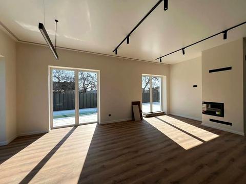 будинок за адресою 24 Серпня вул.