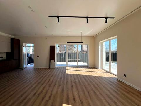 будинок за адресою 24 Серпня вул.