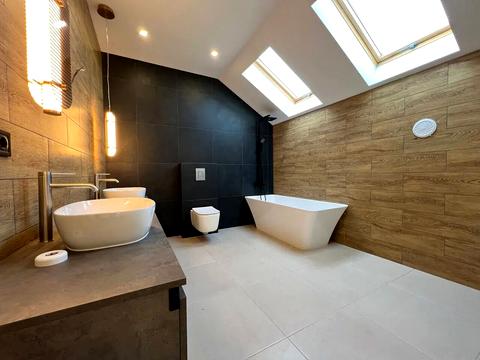 будинок за адресою 24 Серпня вул.