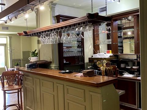 коммерческая по адресу Драгоманова ул., 1-А