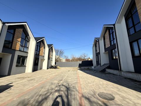 дом по адресу с. Святопетровское, Индустриальная ул., 11