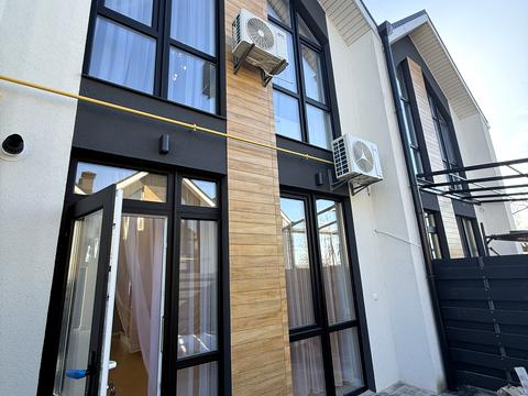 дом по адресу с. Святопетровское, Индустриальная ул., 11