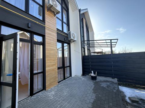 дом по адресу с. Святопетровское, Индустриальная ул., 11