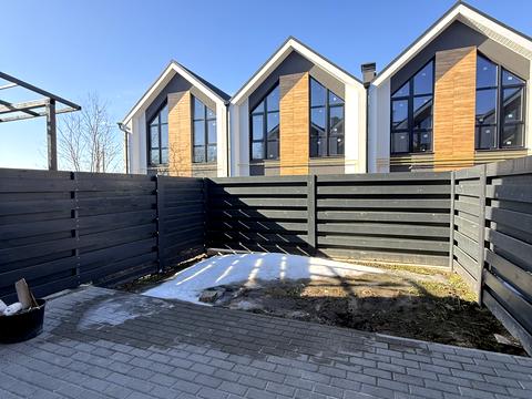 дом по адресу с. Святопетровское, Индустриальная ул., 11