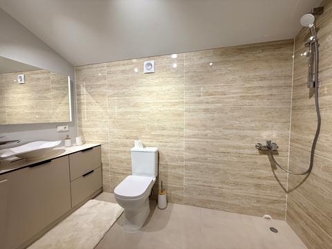 дом по адресу с. Святопетровское, Индустриальная ул., 11