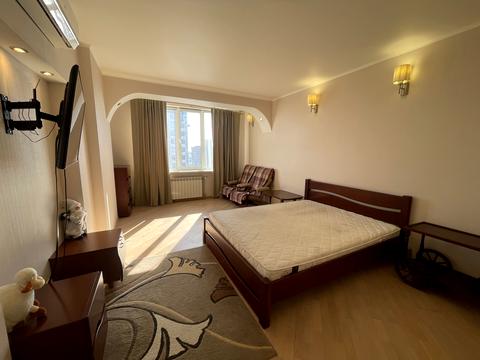 квартира за адресою Дніпровська набережна вул., 1