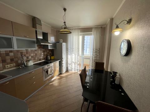 квартира за адресою Дніпровська набережна вул., 1