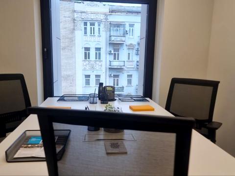 комерційна за адресою майдан Незалежності пл., 2