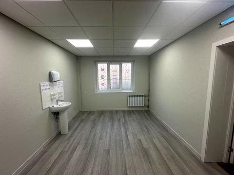 комерційна за адресою Київ, Драгоманова вул., 27