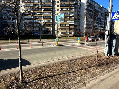 комерційна за адресою Київ, Драгоманова вул., 27