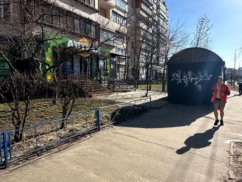 комерційна за адресою Київ, Драгоманова вул., 27