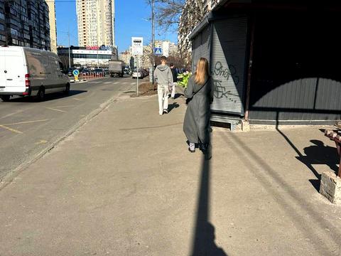 комерційна за адресою Київ, Драгоманова вул., 27