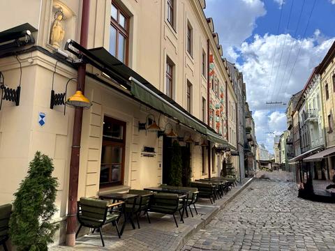 комерційна за адресою Братів Рогатинців вул., 18