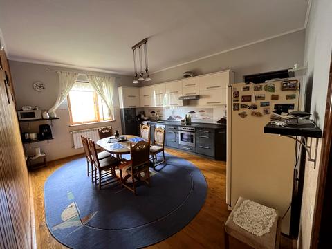 будинок за адресою с. Драгомирчани, Сніжна