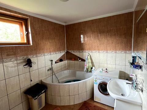 будинок за адресою с. Драгомирчани, Сніжна