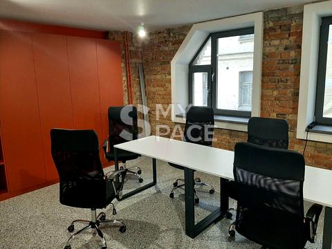 комерційна за адресою Воздвиженська вул., 58